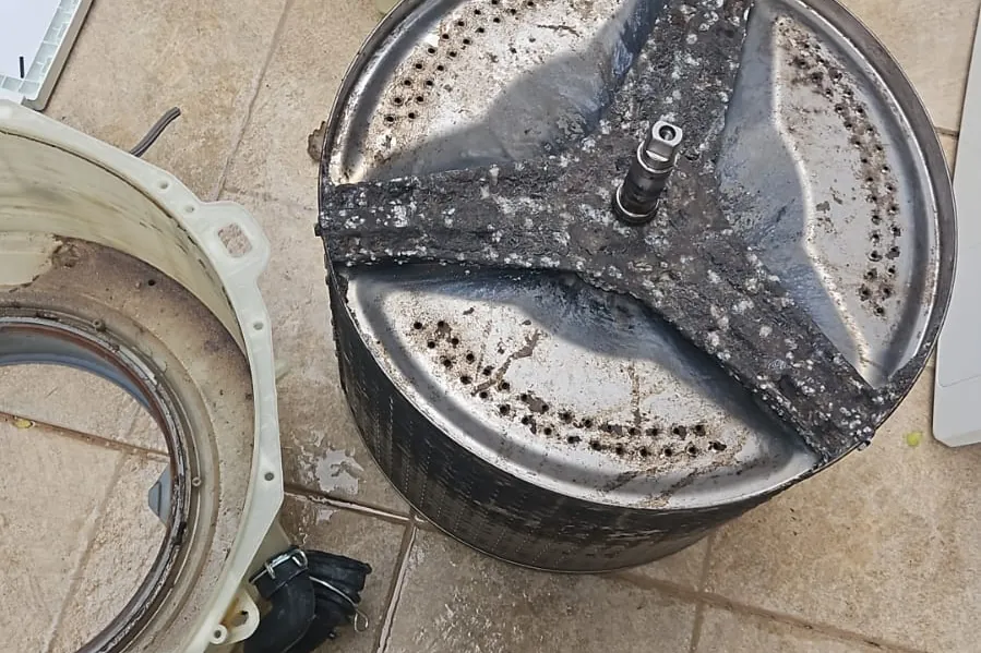 Cesto de lava e seca com a cruzeta à mostra